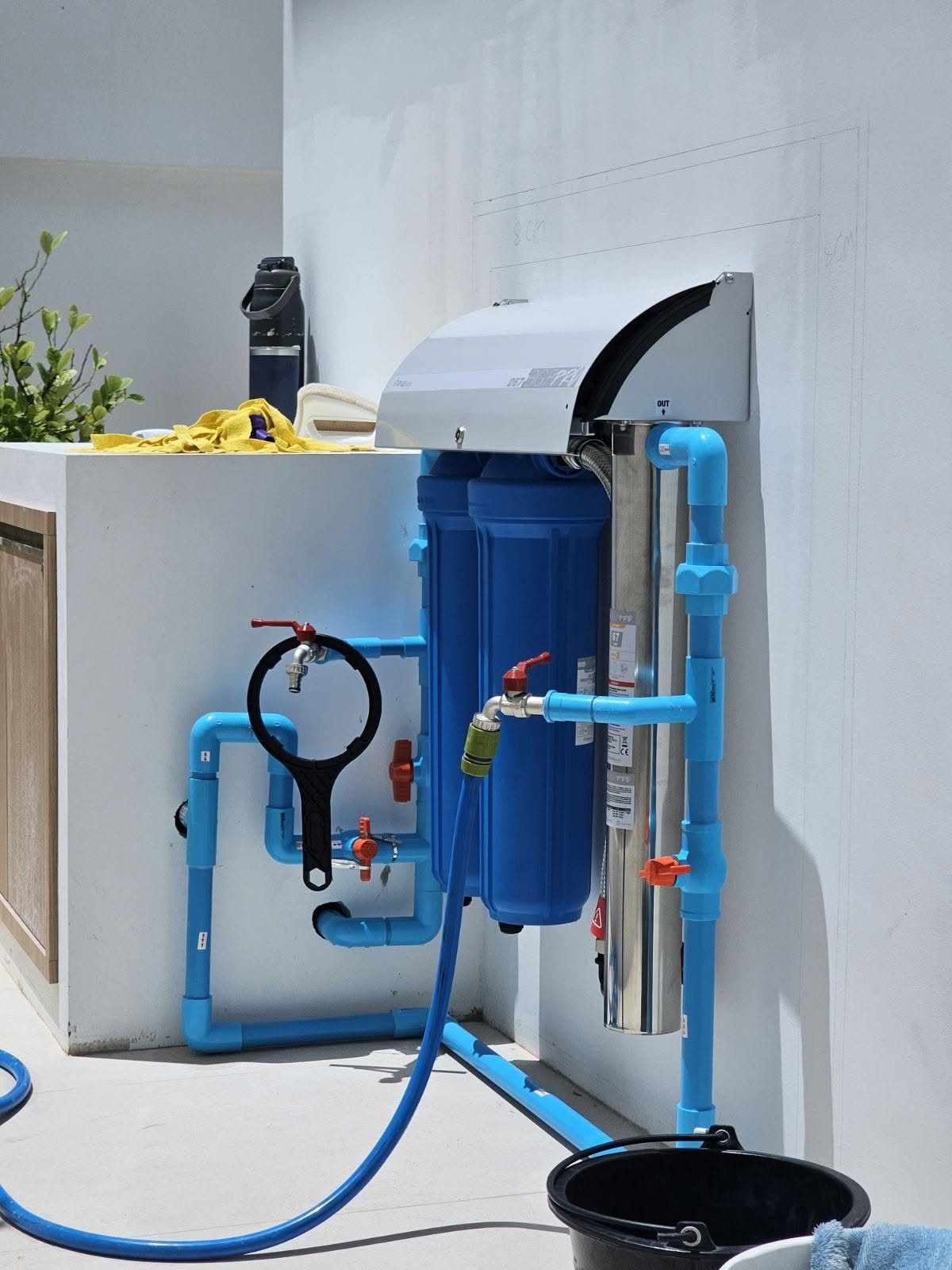 BIG F PRO installation with accessible sediment and activated carbon filter housings